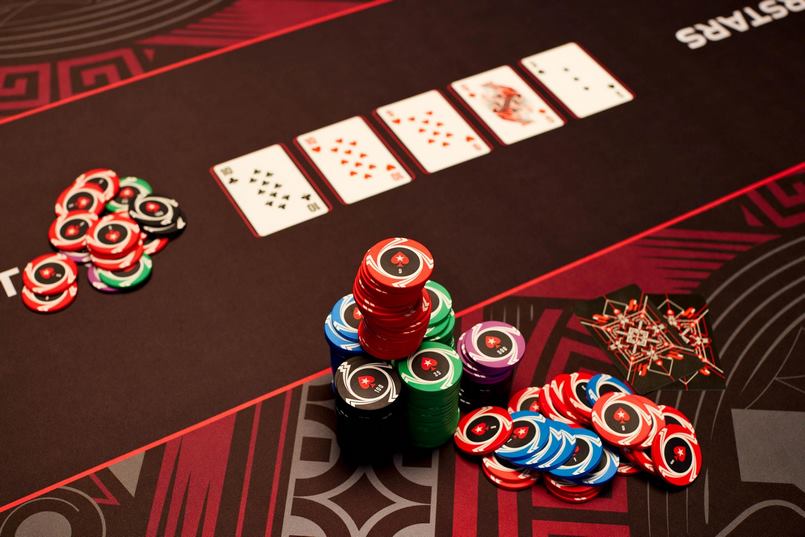 Tuy Poker là trò chơi mang tính may mắn nhưng nó đòi hỏi người chơi có tính tư duy và logic tốt.